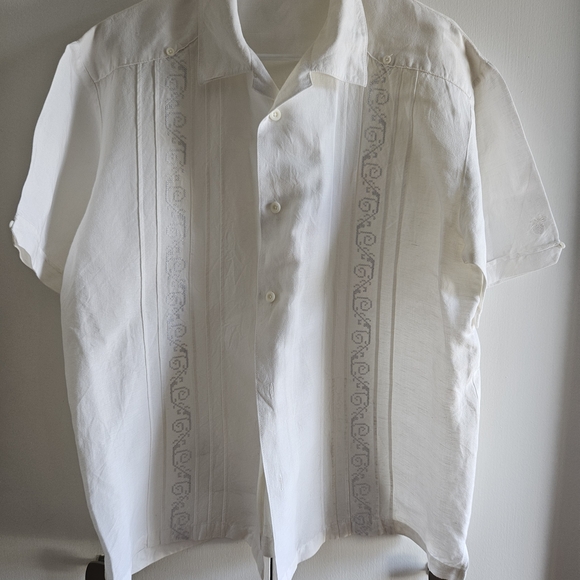 Cubavera Other - Cubavera White Casual Button Down Shirt Embroidery in Front Short Sleeves Sz L/G